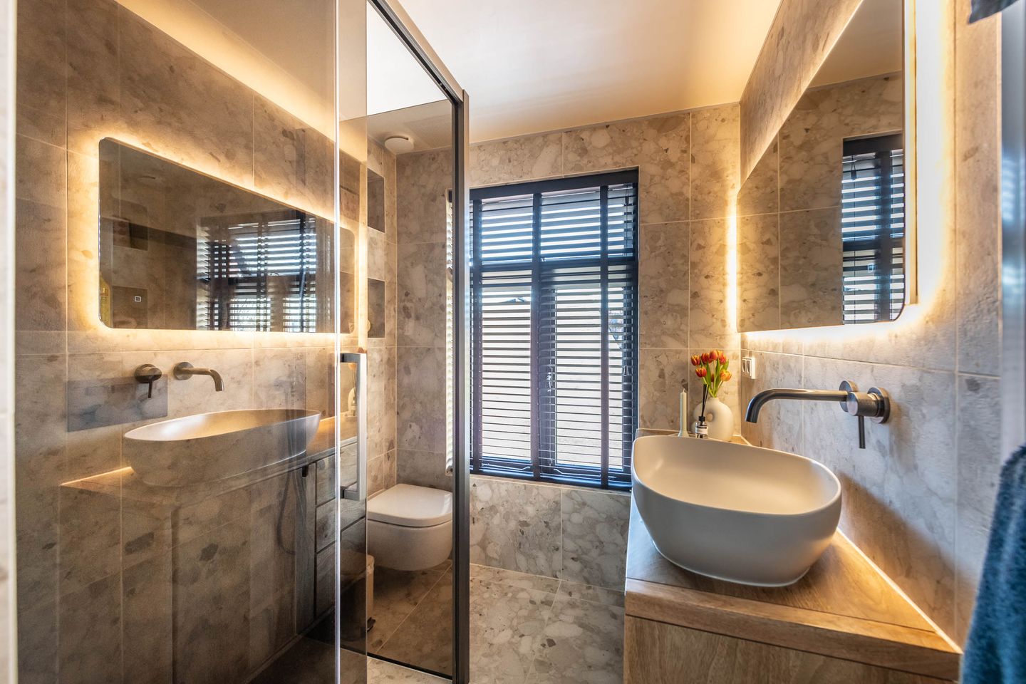 Spacious upper apartment with roof terrace in popular Kleverpark, Haarlem — 27