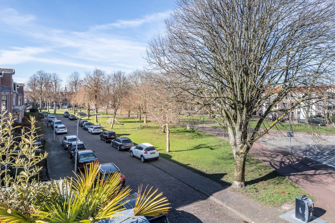 Spacious upper apartment with roof terrace in popular Kleverpark, Haarlem — 30