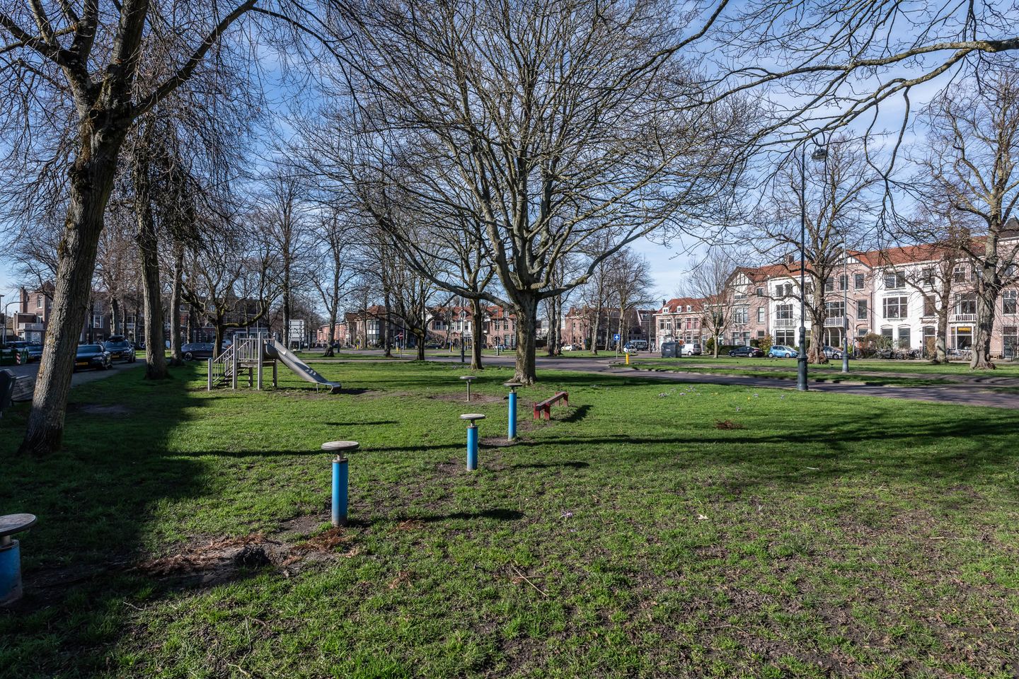 Spacious upper apartment with roof terrace in popular Kleverpark, Haarlem — 32