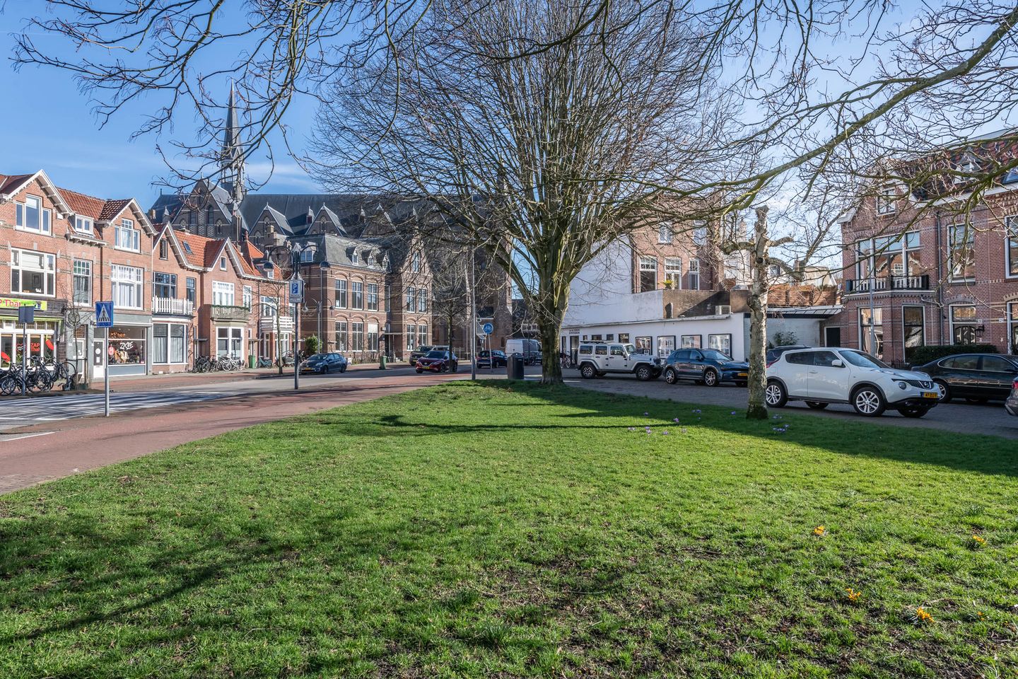 Spacious upper apartment with roof terrace in popular Kleverpark, Haarlem — 33