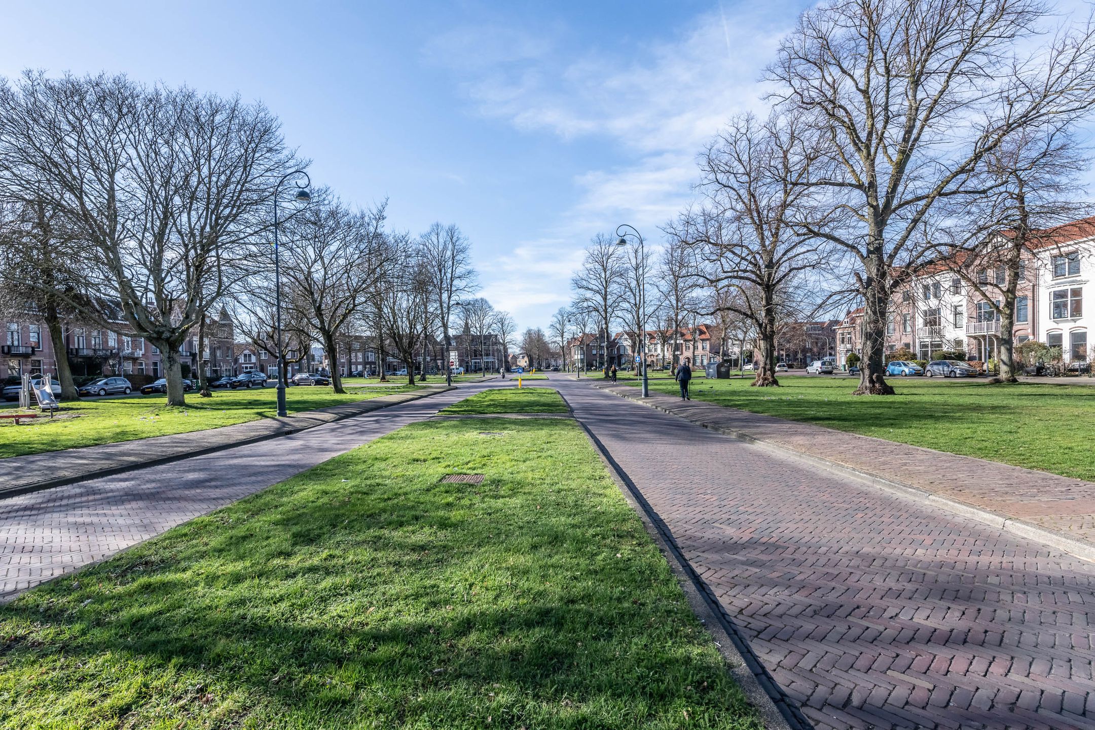 Spacious upper apartment with roof terrace in popular Kleverpark, Haarlem — 34