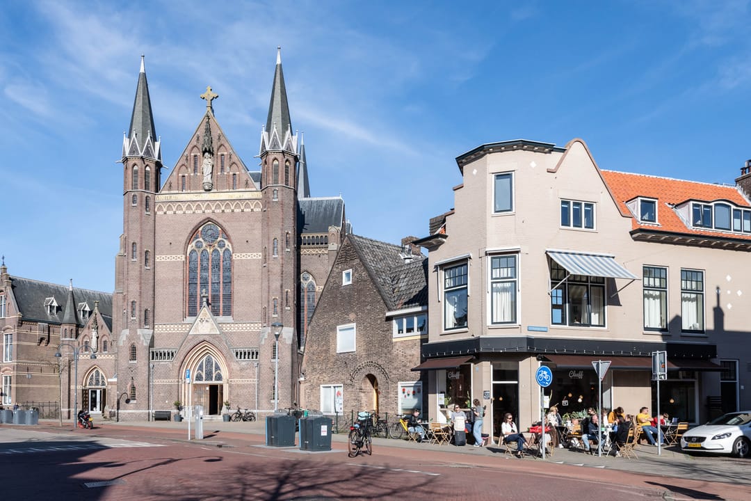 Spacious upper apartment with roof terrace in popular Kleverpark, Haarlem — 35