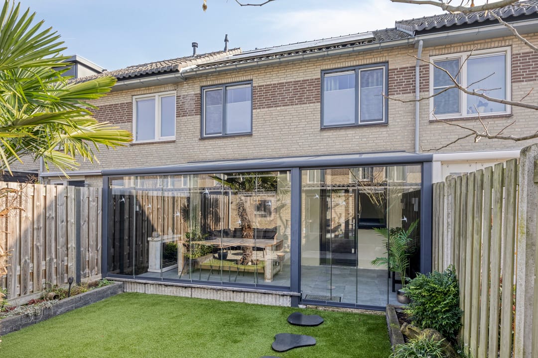 Modern Renovated Family Home with Luxury Finishes in Tongelre — 36