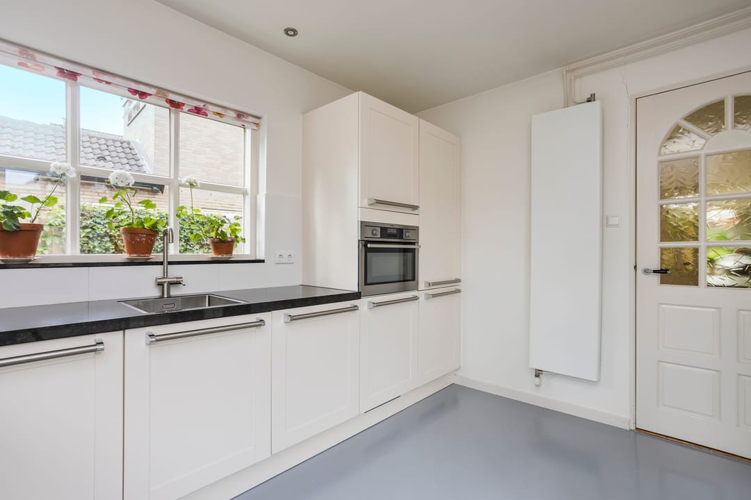 Charming 1930s Semi-Detached House with Modern Renovations in Rheden — 15