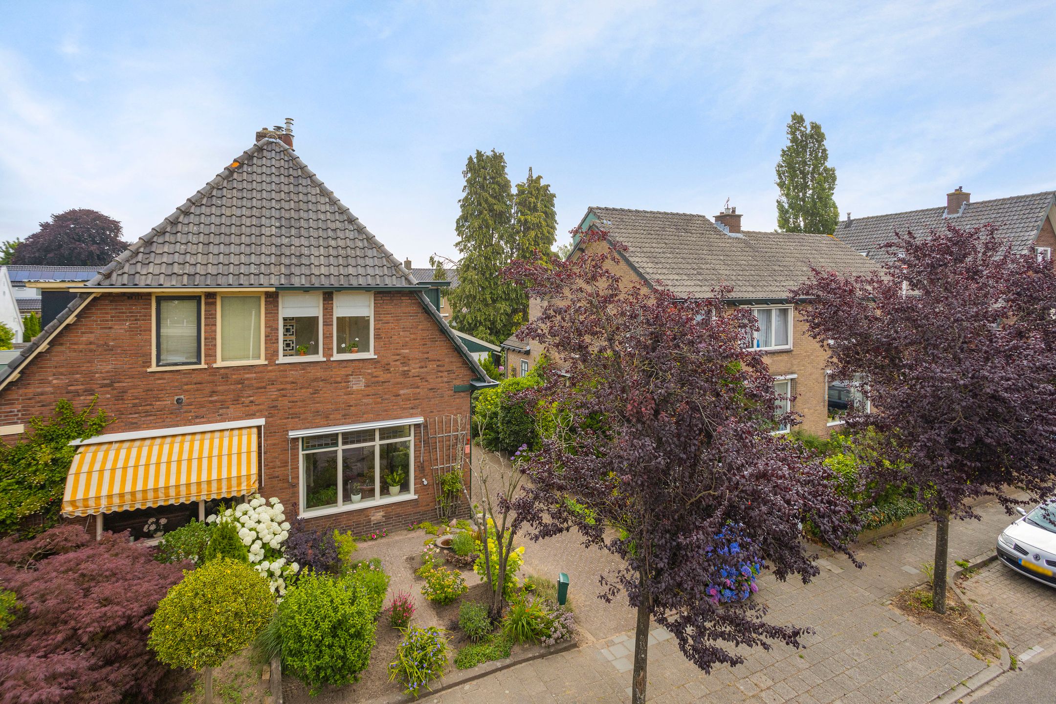 Charming 1930s Semi-Detached House with Modern Renovations in Rheden — 28