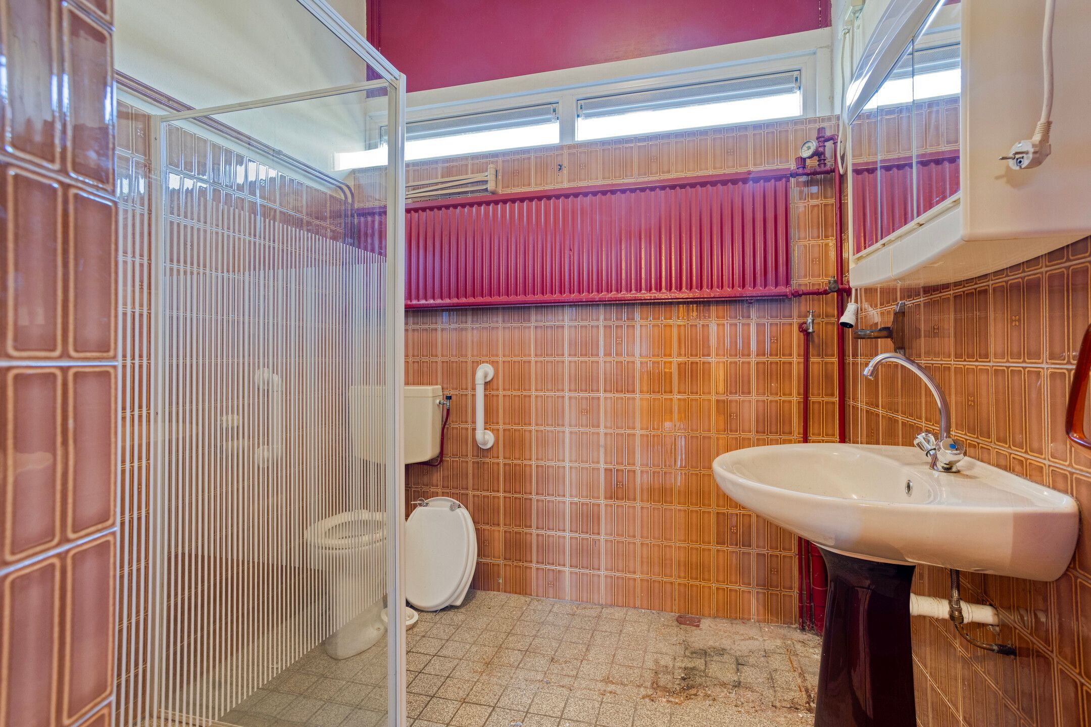 Corner house with renovation potential in Lelystad — 12
