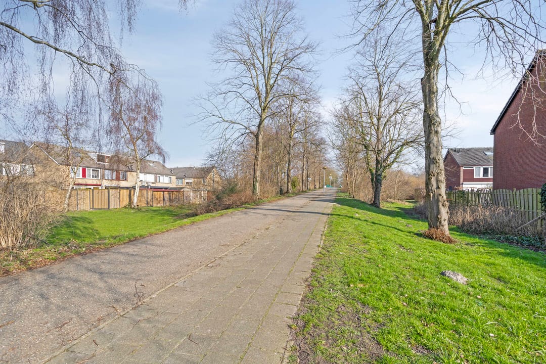 Corner house with renovation potential in Lelystad — 22