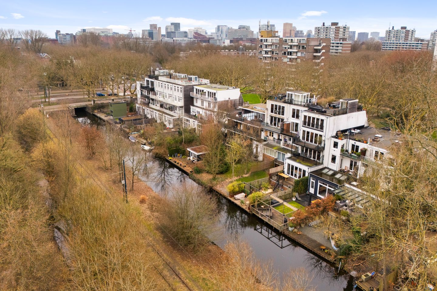 Luxury Freehold Apartment with Forest Views in Amsterdam Zuid — 35