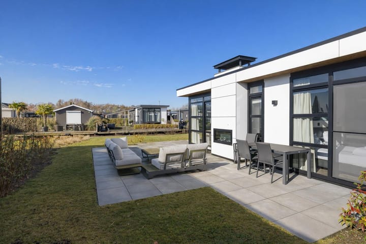 Foto 4 van Nieuw-Loosdrechtsedijk 215-15