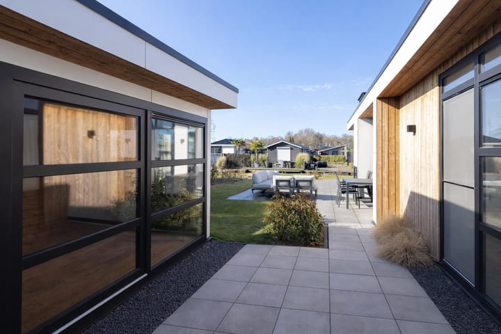 Foto 5 van Nieuw-Loosdrechtsedijk 215-15