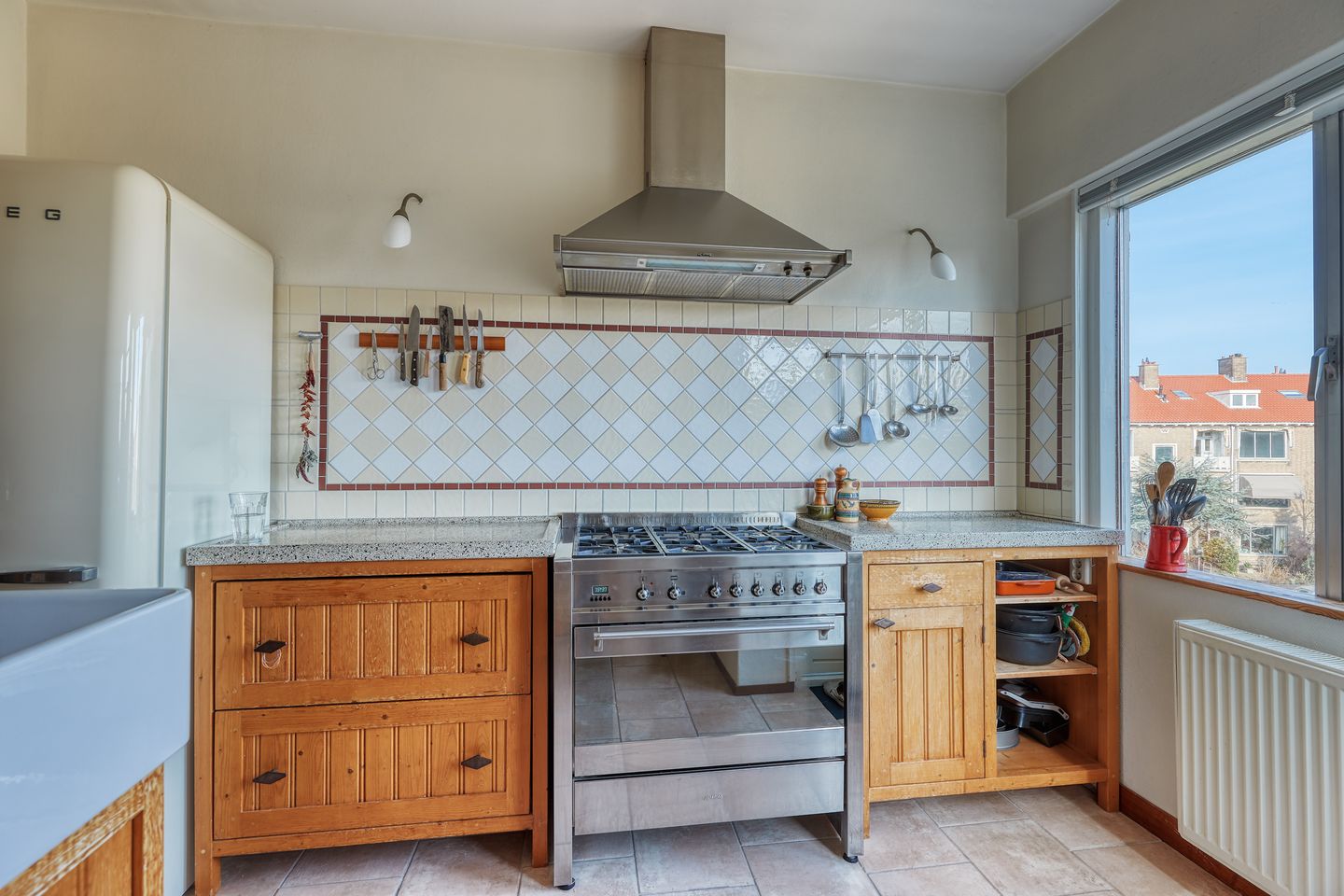 Charming 1950s Maisonette in Green Bohemen Neighborhood — 13