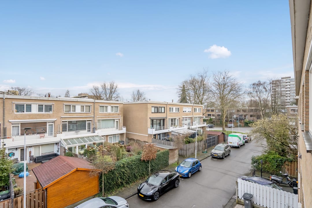Energy-Efficient Drive-In Home with Garden in Zoetermeer — 27