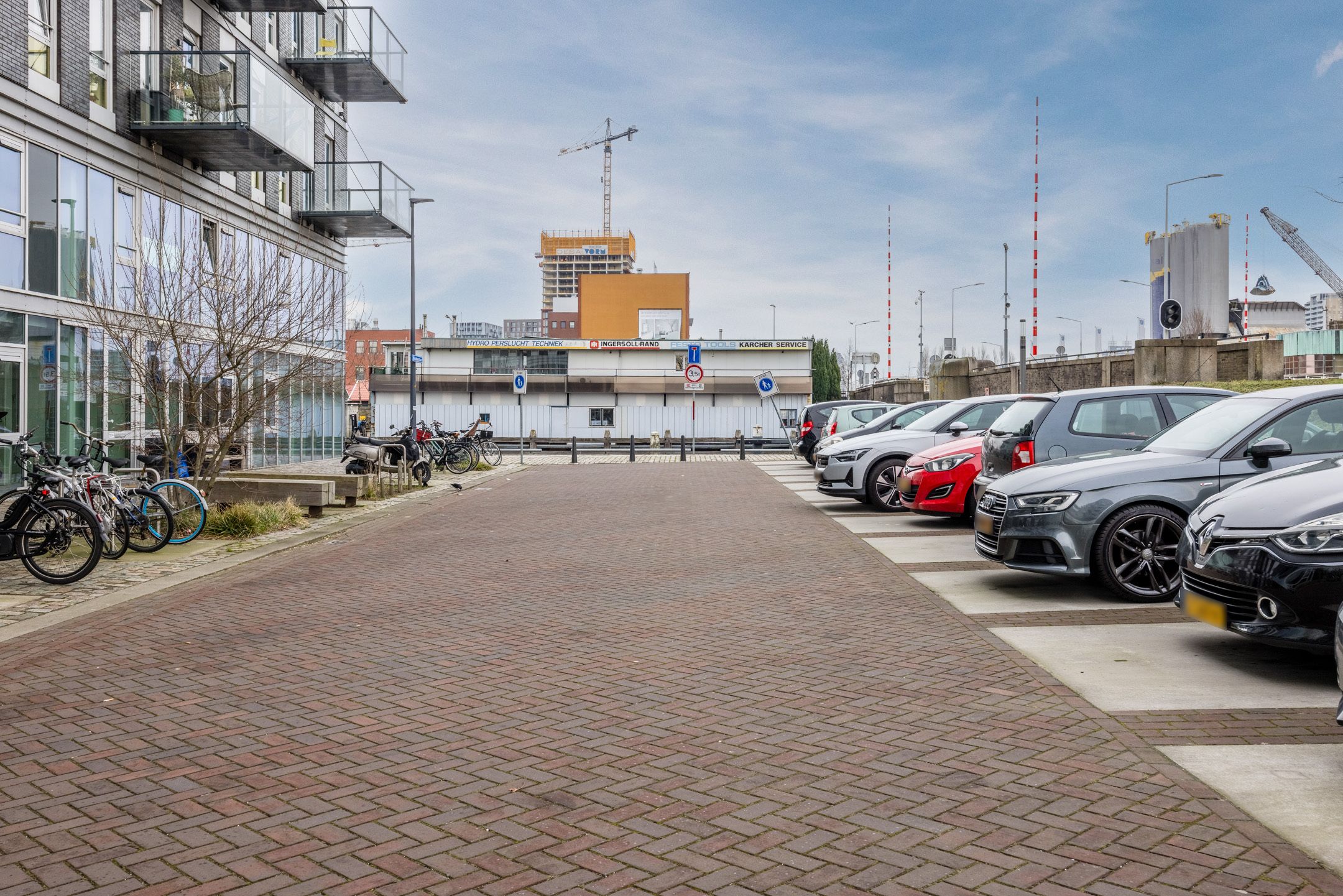 Modern 3-room apartment with terrace and parking in Binckhorst, Den Haag — 29