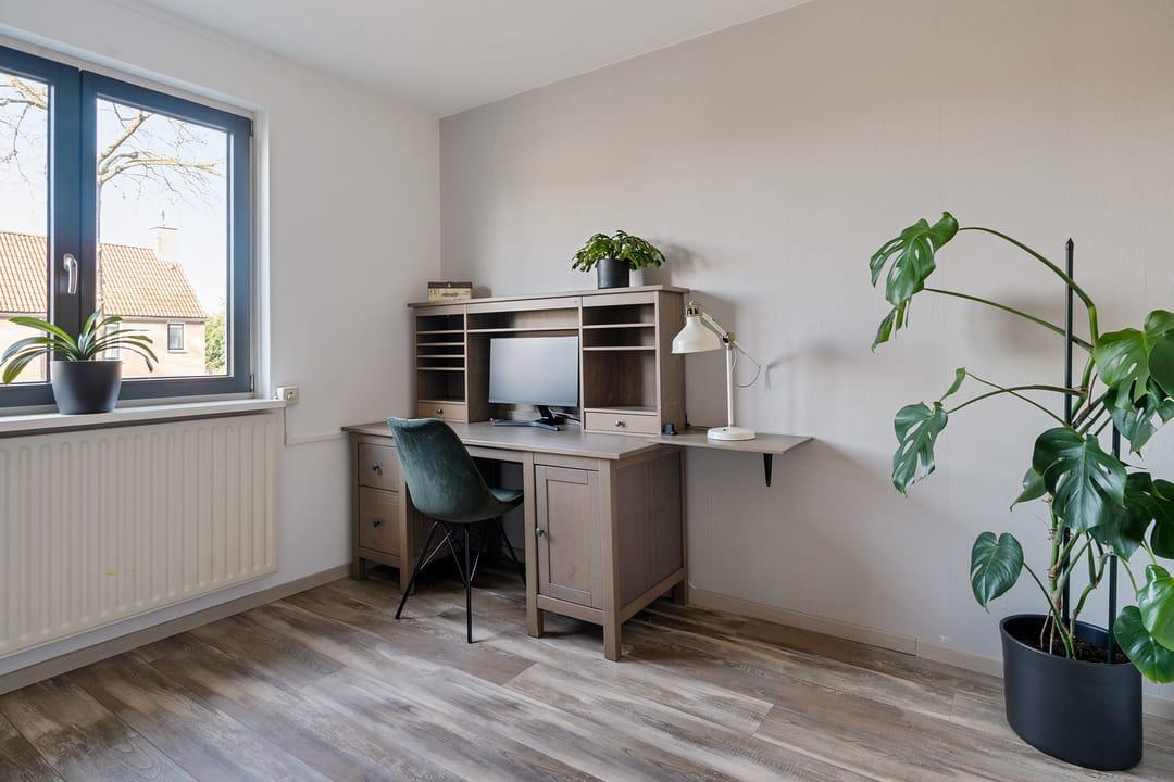 Spacious and Bright Terraced House with Sunny Southwest Backyard in Houten — 22