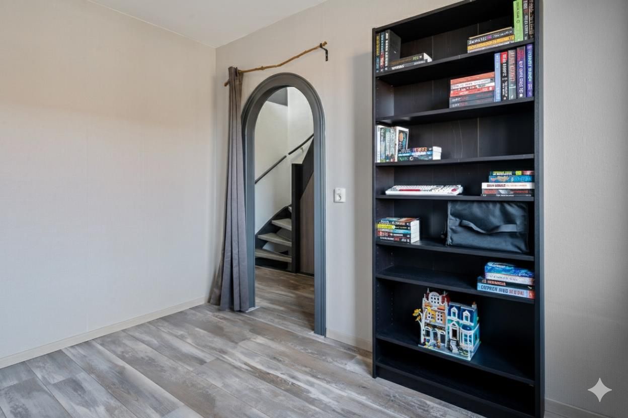 Spacious and Bright Terraced House with Sunny Southwest Backyard in Houten — 23