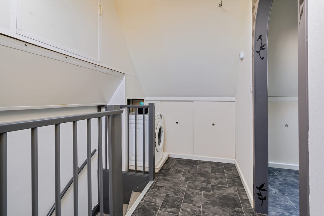 Spacious and Bright Terraced House with Sunny Southwest Backyard in Houten — 25