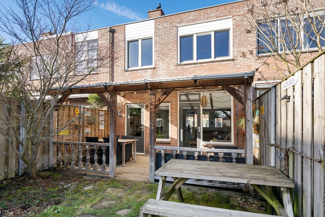 Spacious and Bright Terraced House with Sunny Southwest Backyard in Houten — 31