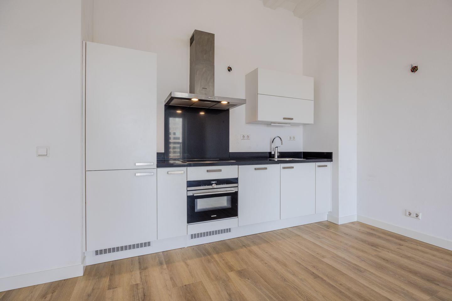 Modern apartment with 2 bedrooms and private parking in The Hague Binckhorst — 12