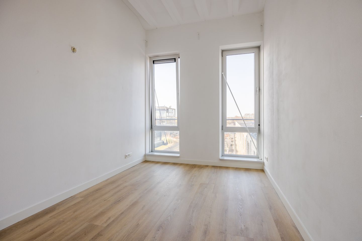 Modern apartment with 2 bedrooms and private parking in The Hague Binckhorst — 18