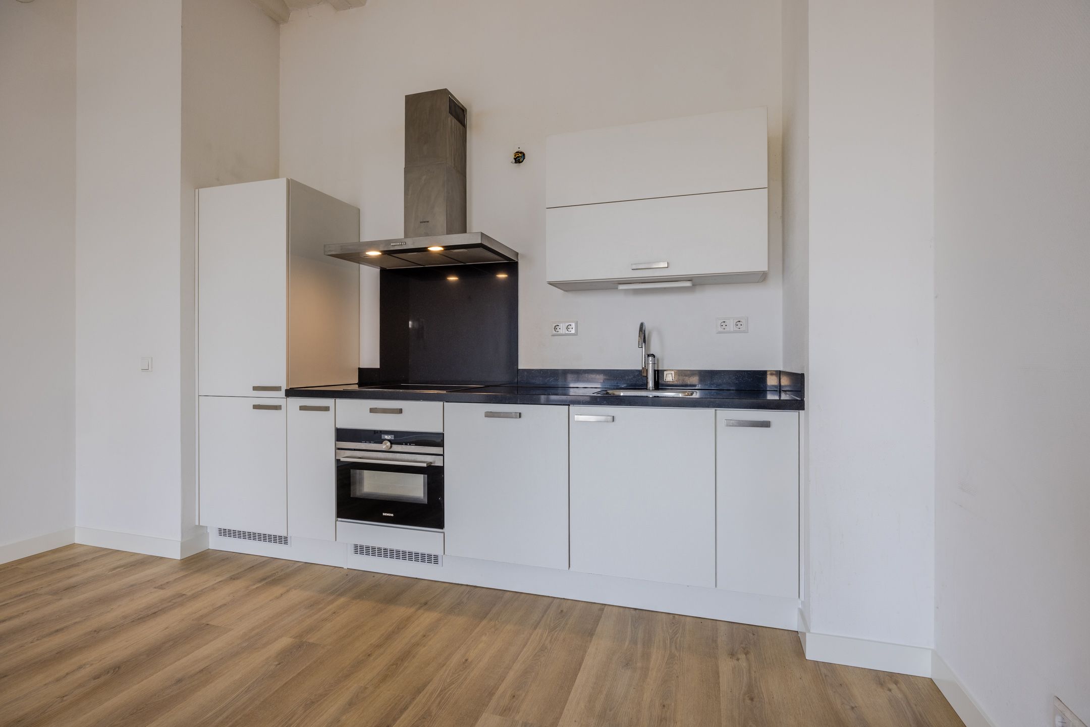 Modern apartment with 2 bedrooms and private parking in The Hague Binckhorst — 13