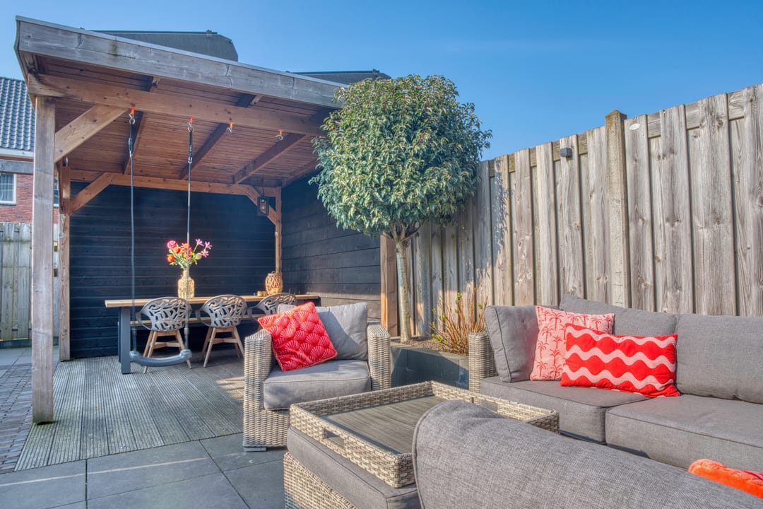 Spacious extended family home with 5 bedrooms and southwest-facing garden in De Volgerlanden — 27