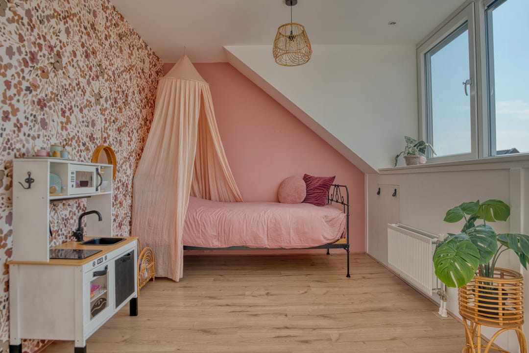 Spacious extended family home with 5 bedrooms and southwest-facing garden in De Volgerlanden — 57