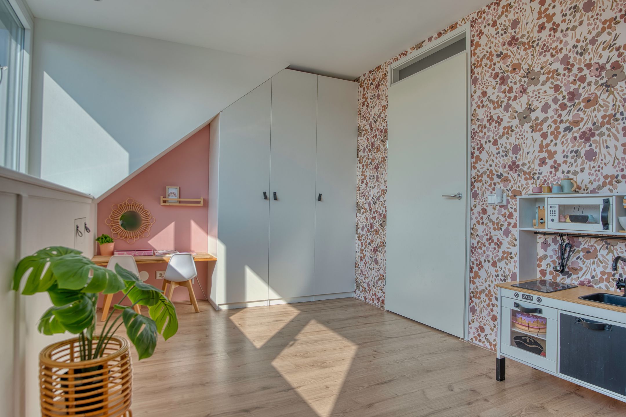 Spacious extended family home with 5 bedrooms and southwest-facing garden in De Volgerlanden — 63