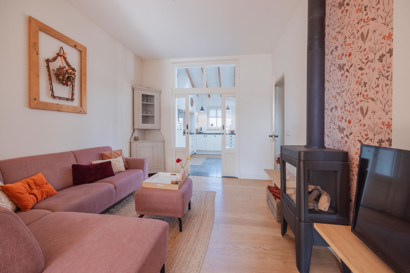 Charming Renovated Two-Storey Home with Large Garden in Horst Centre — 11