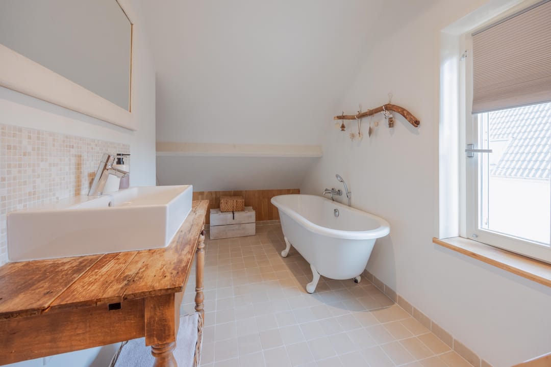 Charming Renovated Two-Storey Home with Large Garden in Horst Centre — 35