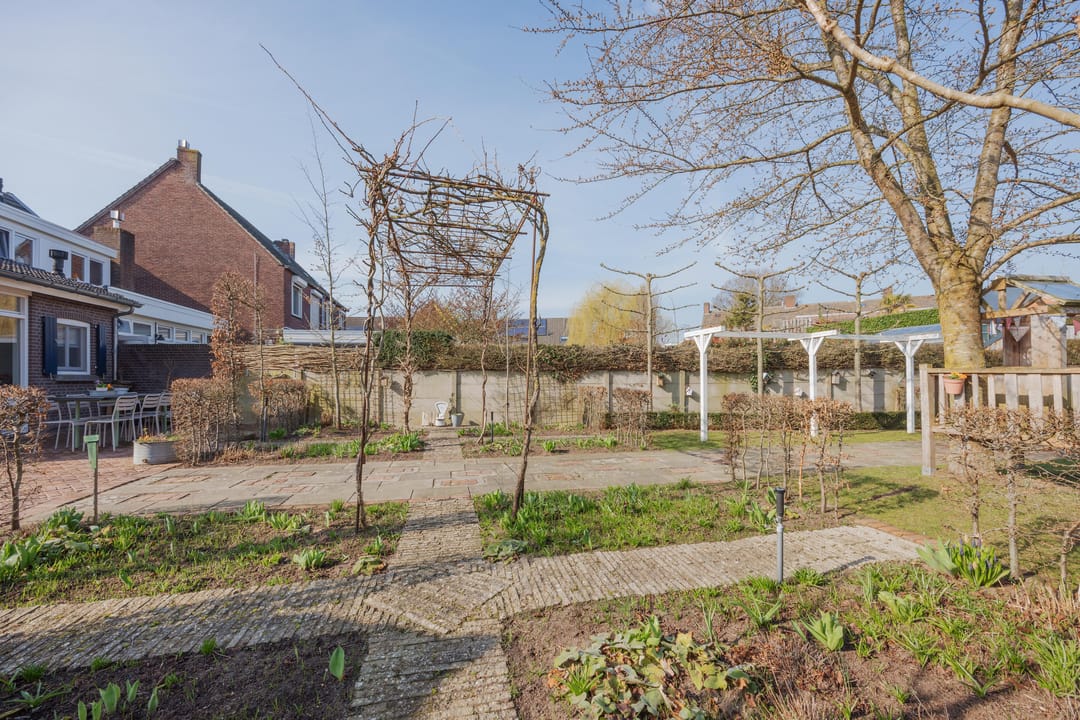Charming Renovated Two-Storey Home with Large Garden in Horst Centre — 40