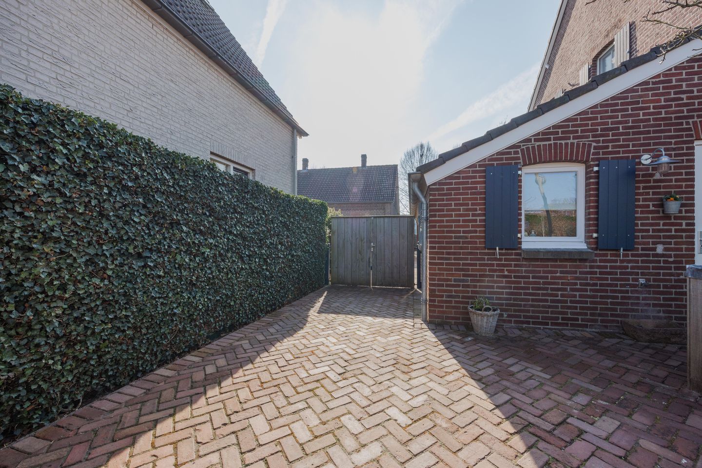 Charming Renovated Two-Storey Home with Large Garden in Horst Centre — 46