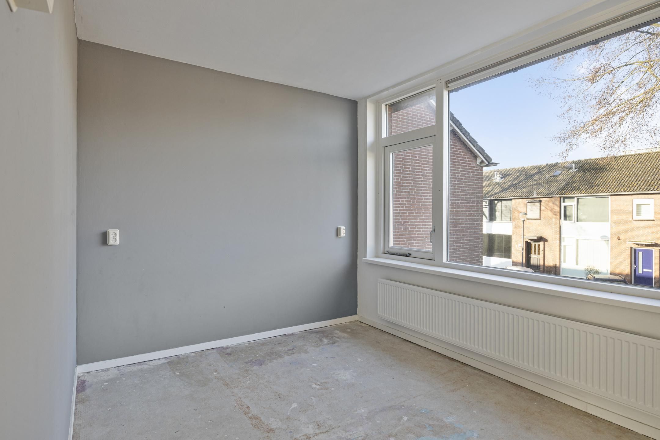 Spacious Family Home with 4 Bedrooms in Heusdenhout — 24