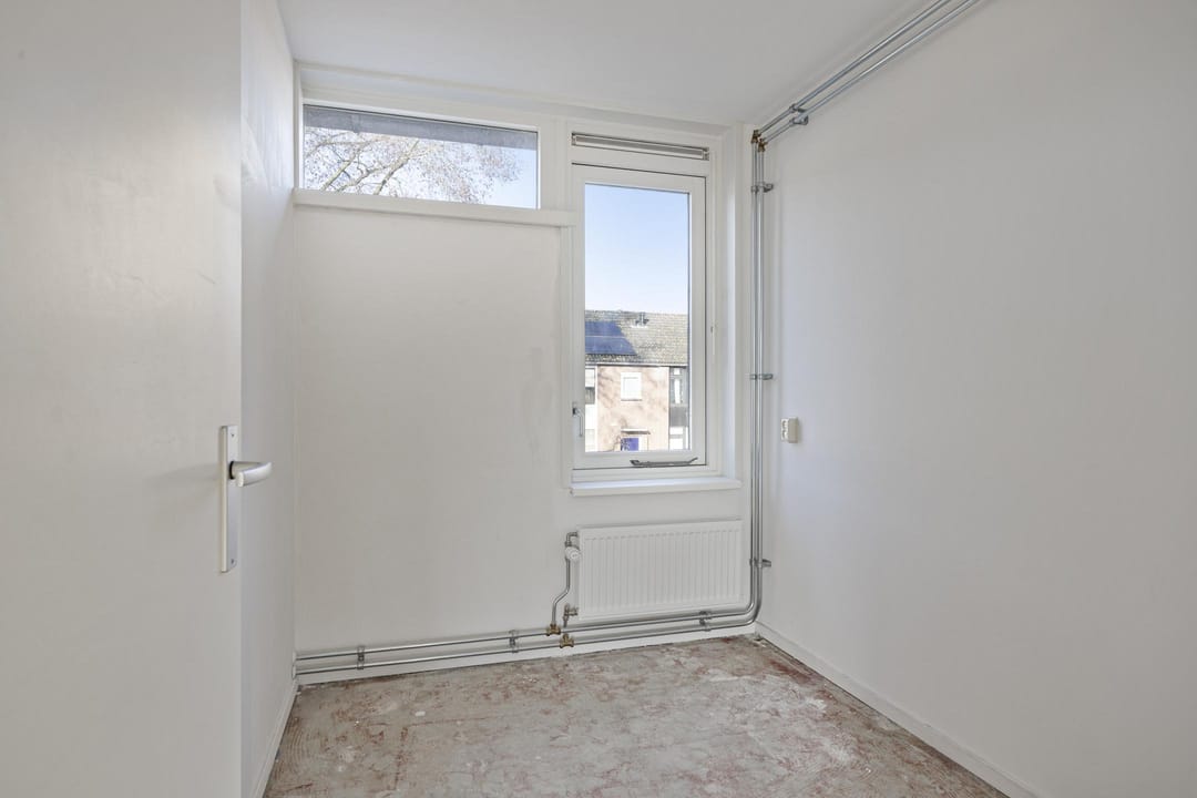 Spacious Family Home with 4 Bedrooms in Heusdenhout — 28
