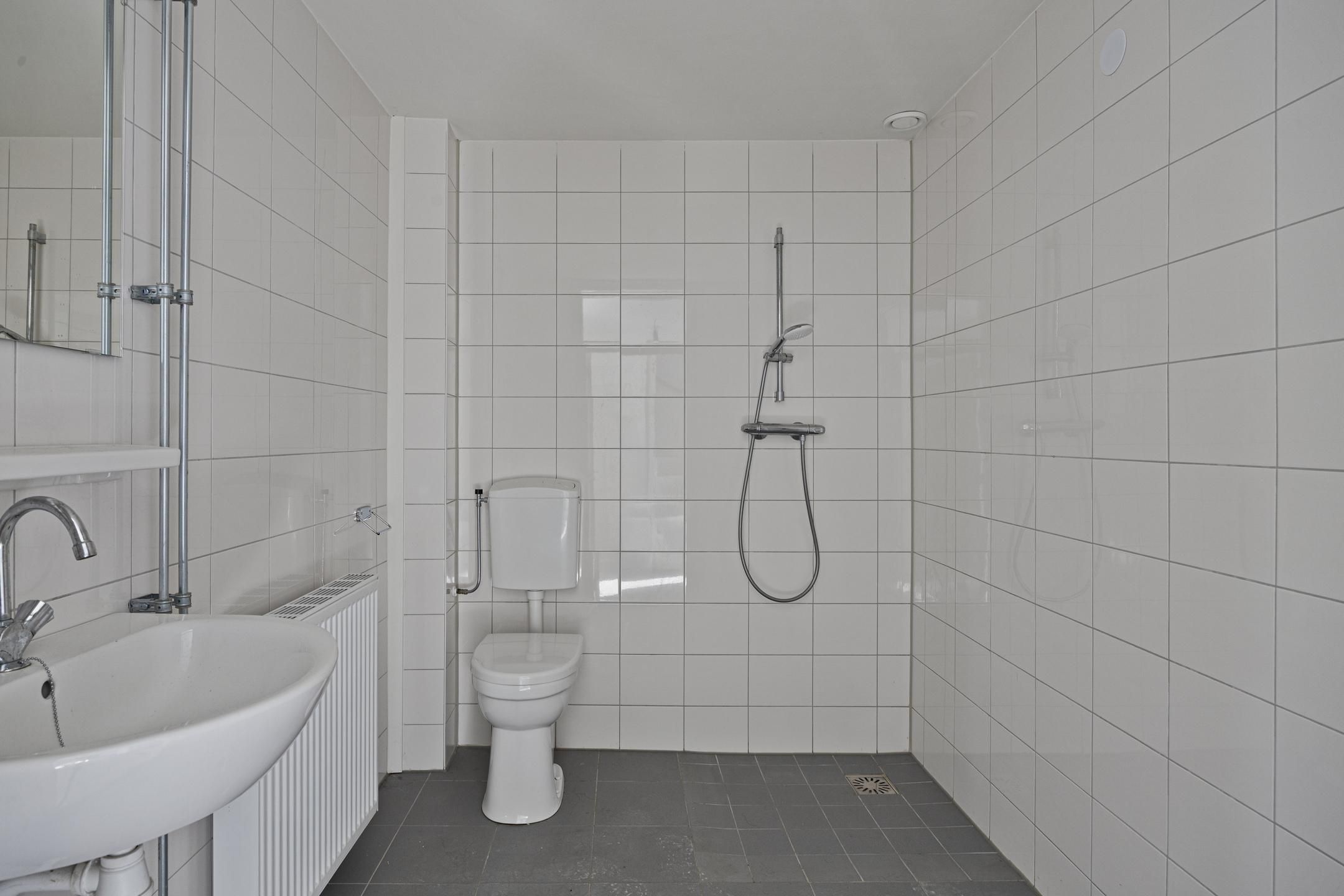 Spacious Family Home with 4 Bedrooms in Heusdenhout — 30