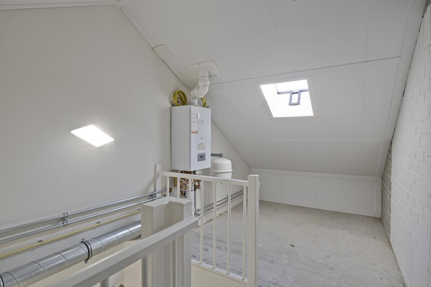 Spacious Family Home with 4 Bedrooms in Heusdenhout — 34