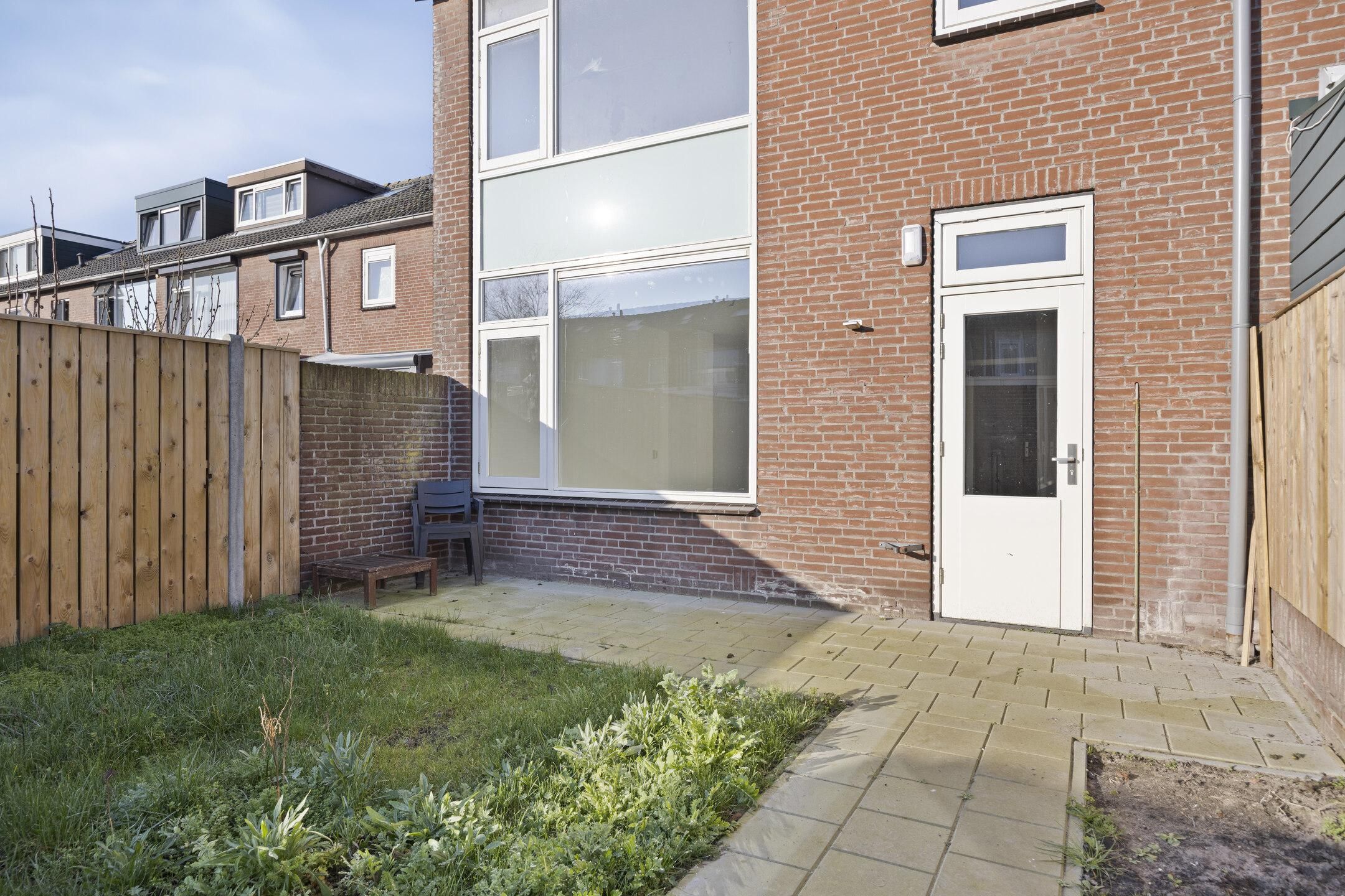 Spacious Family Home with 4 Bedrooms in Heusdenhout — 42