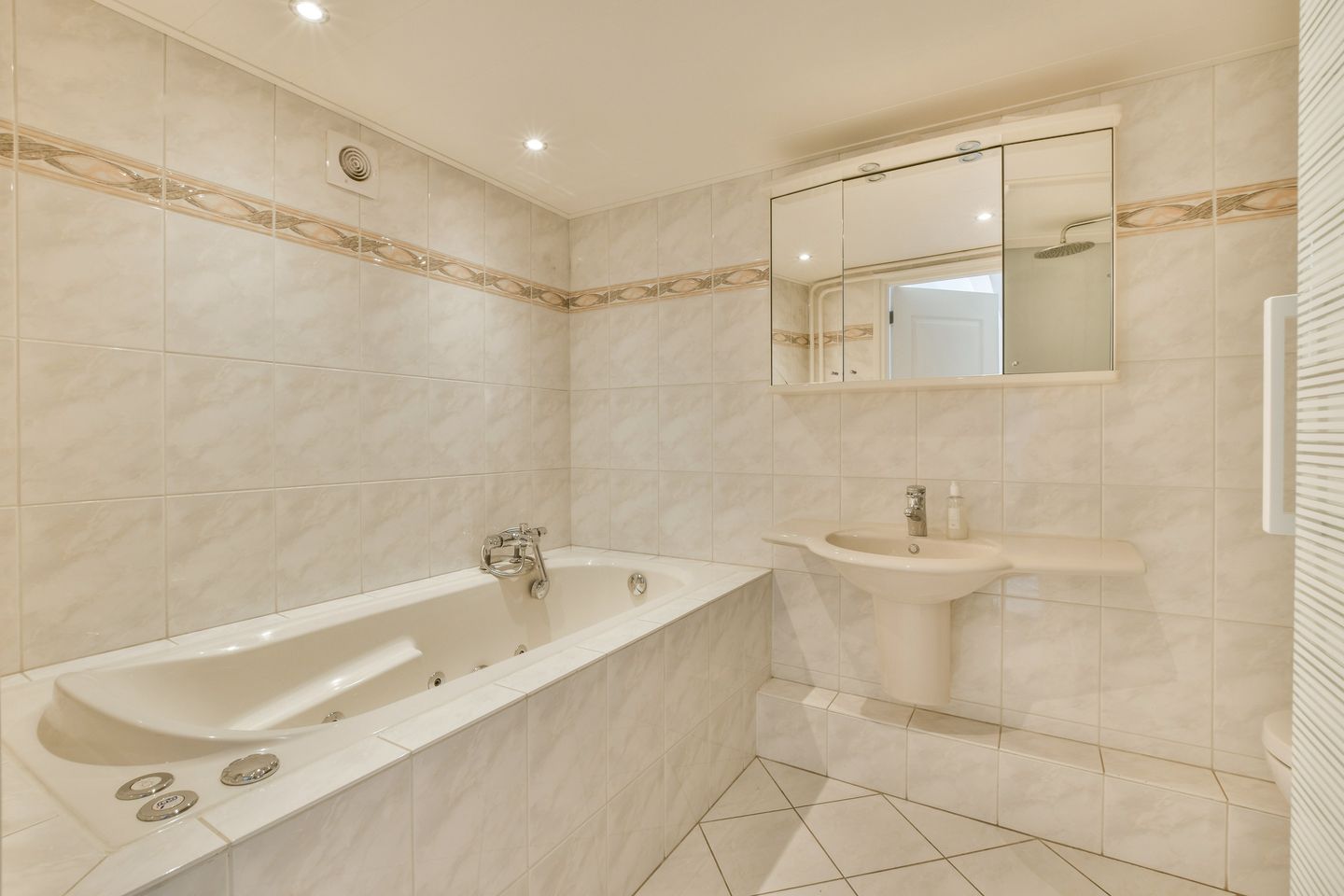 Photo 44 of Veenweg 97