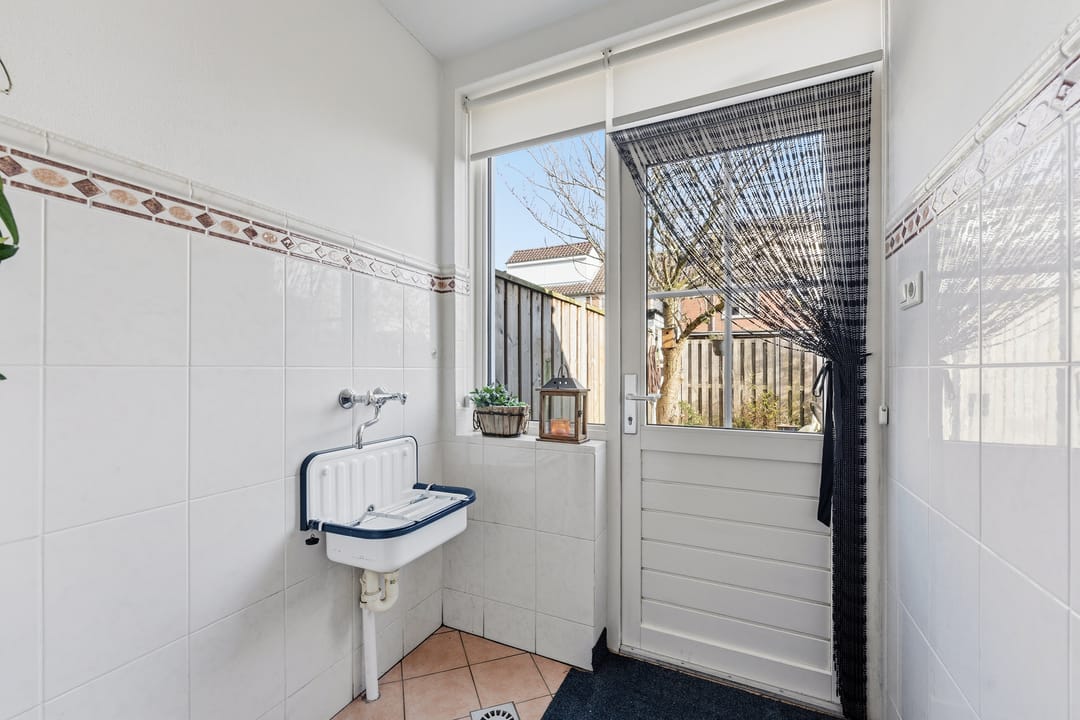 Photo 22 of Treubstraat 13