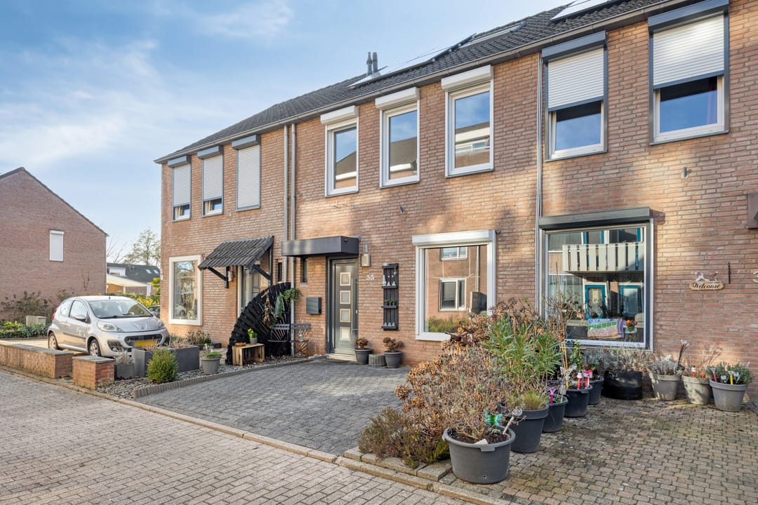 Ready-to-live-in terraced house with 4 bedrooms, Energy Label A, and solar panels in Maastricht De Heeg — 35