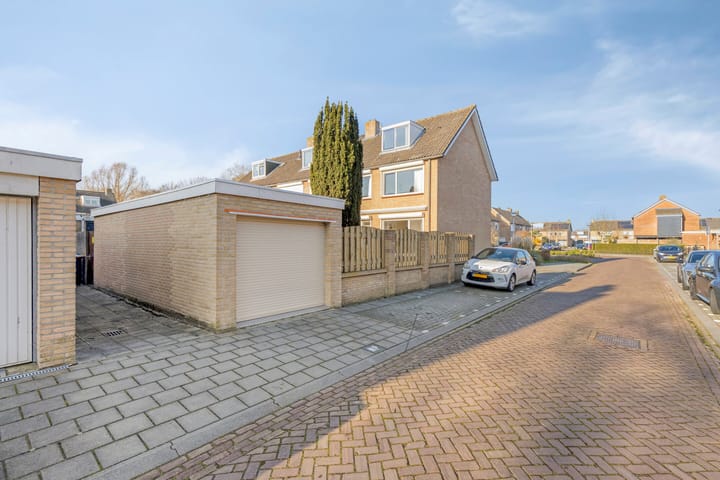 Foto 2 van van Nesstraat 18