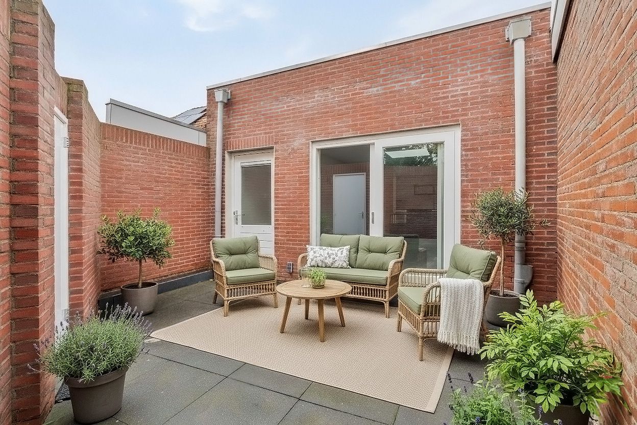 Photo 10 of Grotestraat 67-01