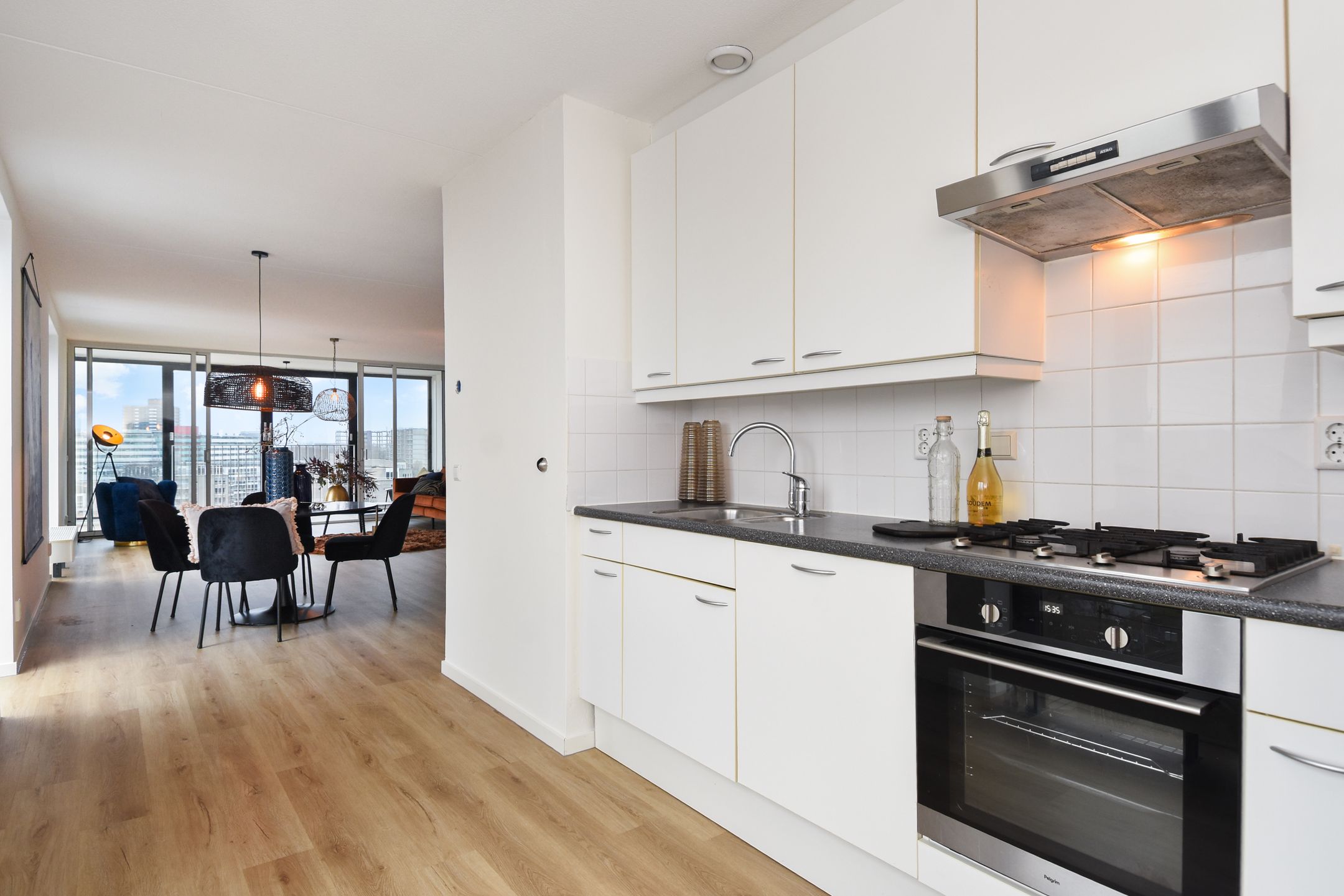 Modern 4-Room Apartment with Panoramic View in Zoetermeer City Center — 33