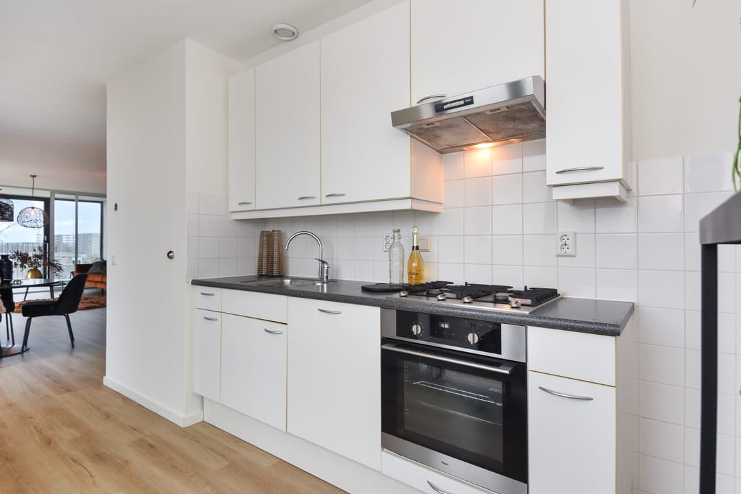 Modern 4-Room Apartment with Panoramic View in Zoetermeer City Center — 35
