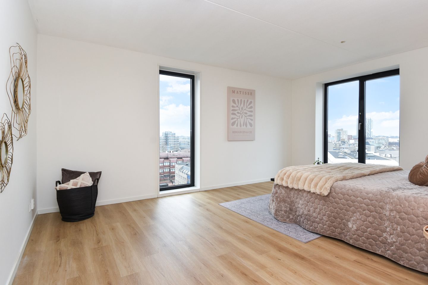 Modern 4-Room Apartment with Panoramic View in Zoetermeer City Center — 37