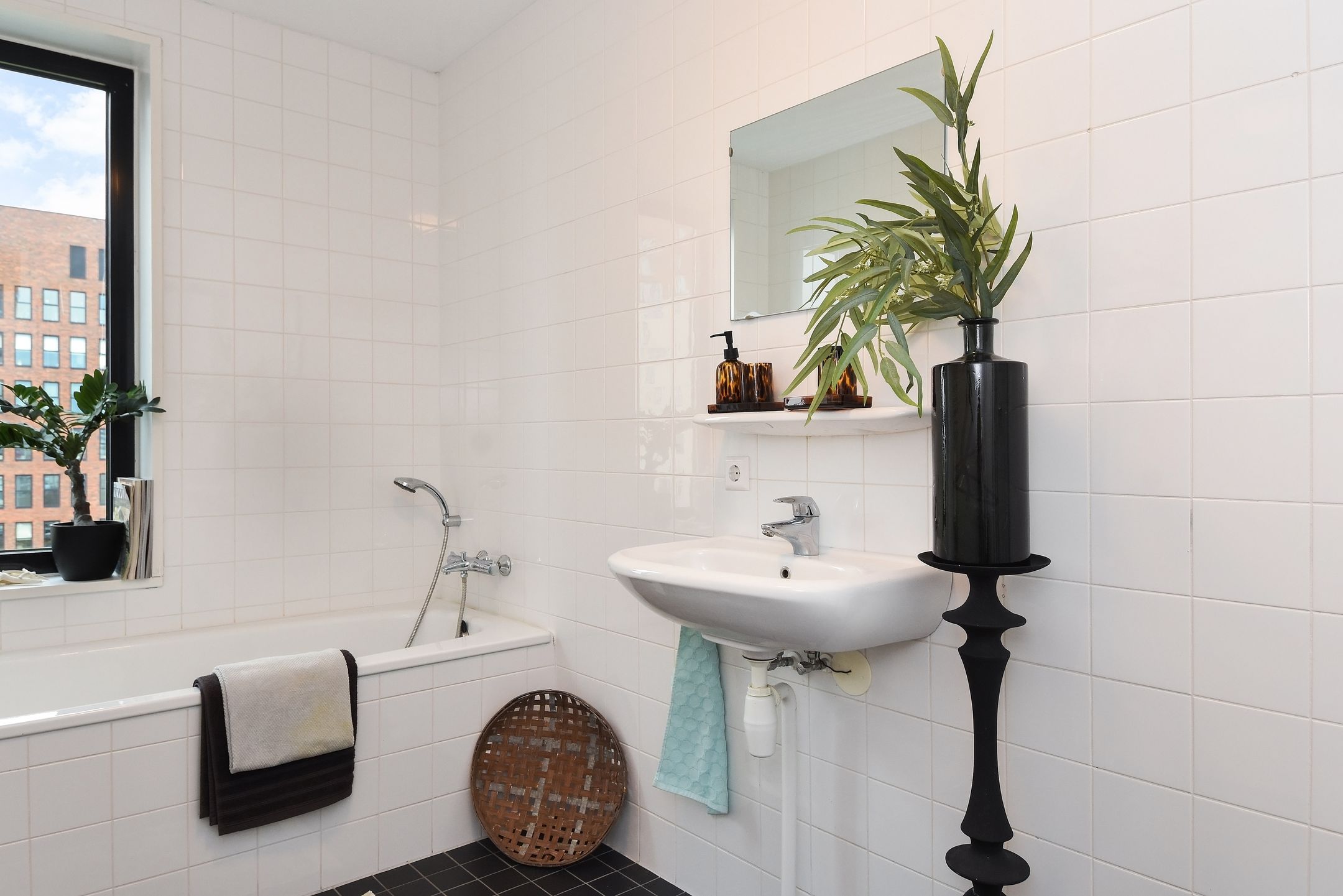 Modern 4-Room Apartment with Panoramic View in Zoetermeer City Center — 45