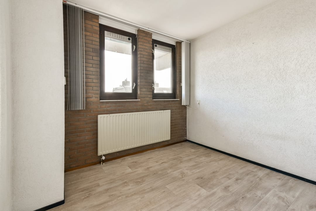 Spacious 2-Room Apartment with Balcony in Central Rhoon — 13