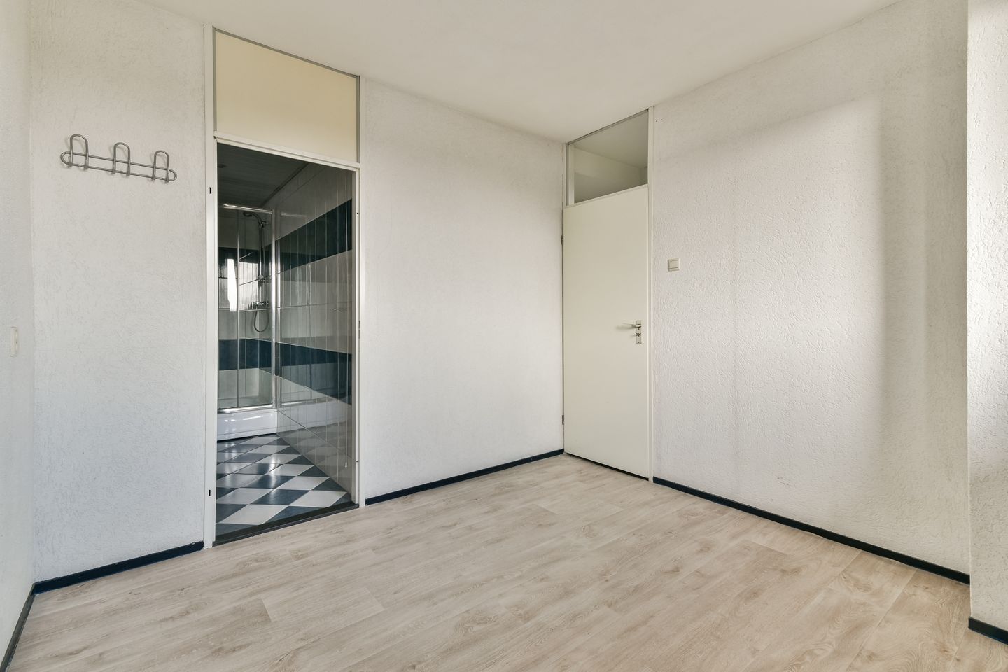 Spacious 2-Room Apartment with Balcony in Central Rhoon — 14