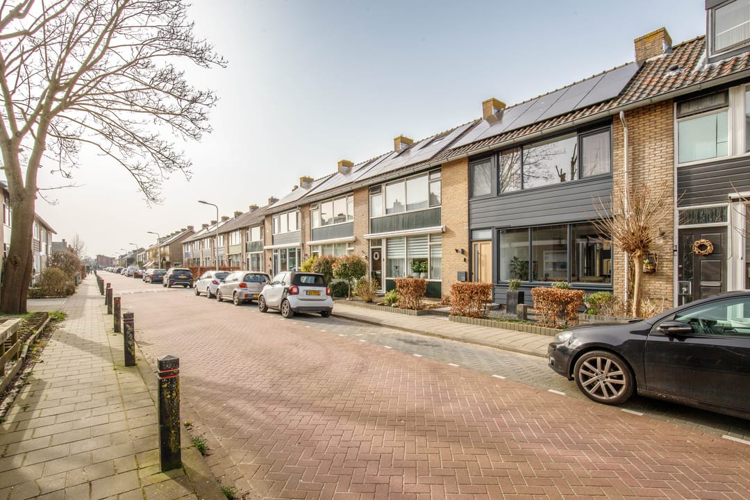 Move-in Ready Family Home with Extension and Solar Panels in Moordrecht — 41
