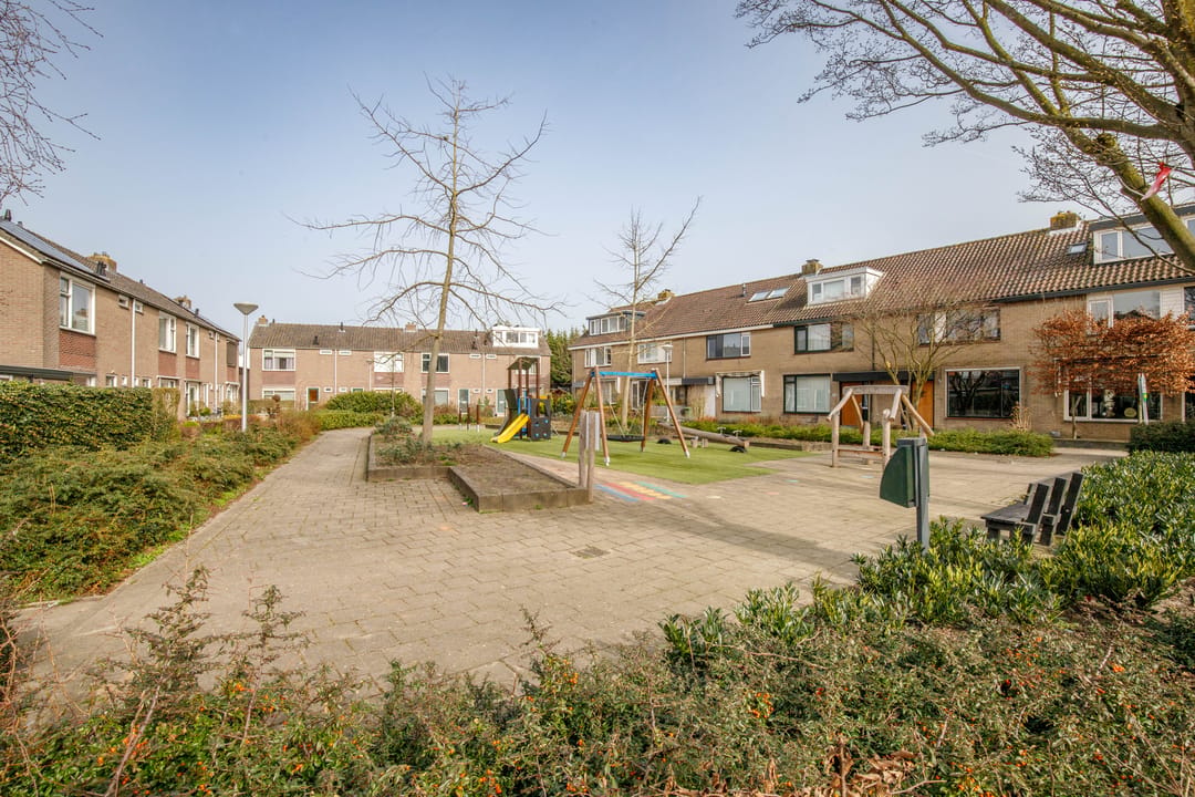 Move-in Ready Family Home with Extension and Solar Panels in Moordrecht — 43