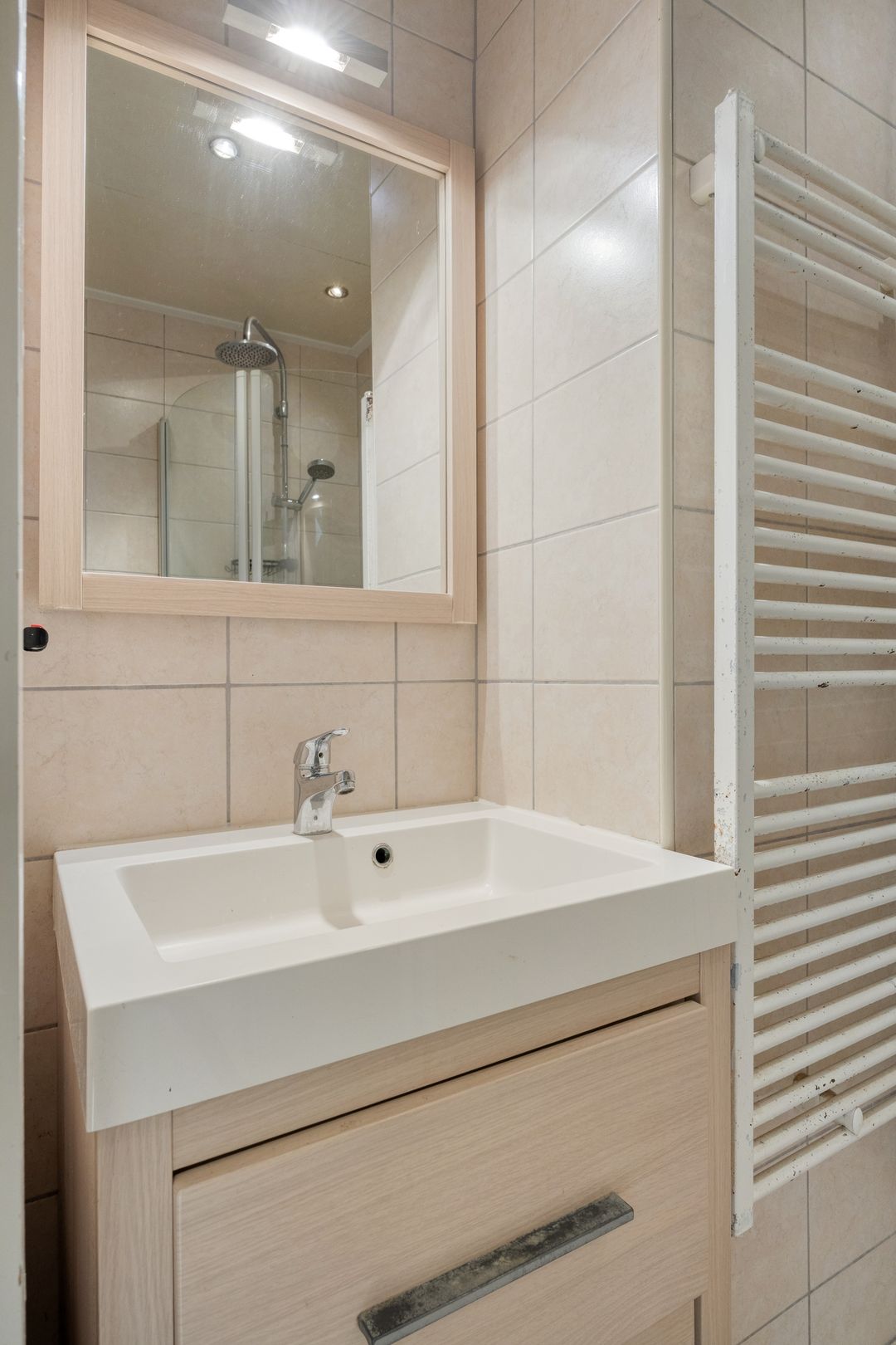 Charming 3-Room Apartment with 2 Balconies and Spacious Storage — 21